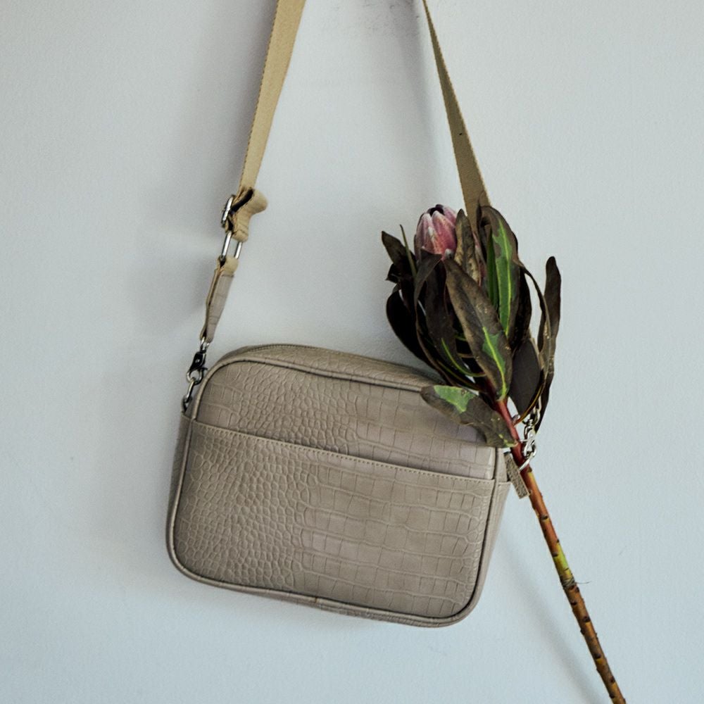 美品　EMショルダーバック　ベージュ EM SQUARE SHOULDER BAG [Beige] | EM ONLINE STORE